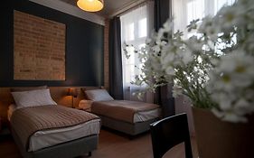 Qbatura Cafe & Hotel
